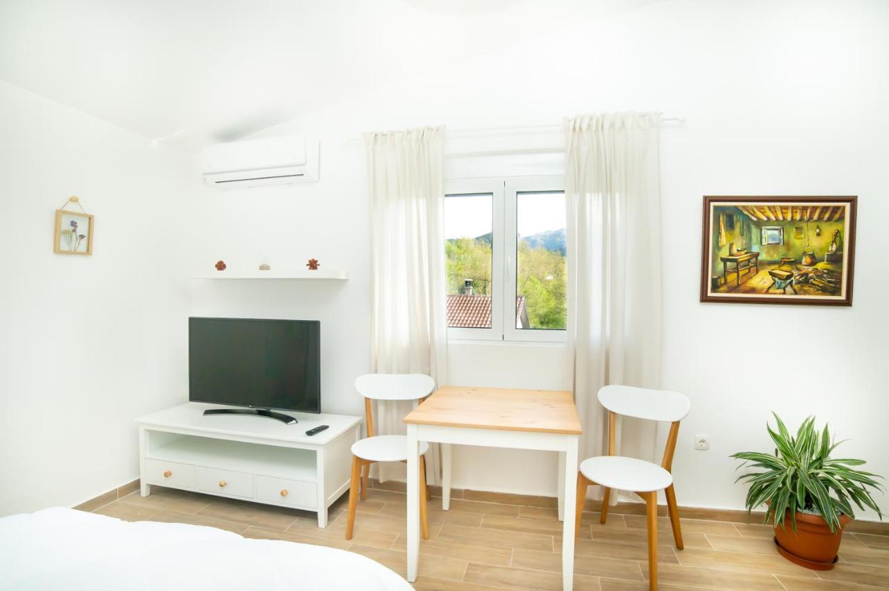 Plamenatz Studio Apartments Virpazar Exterior foto
